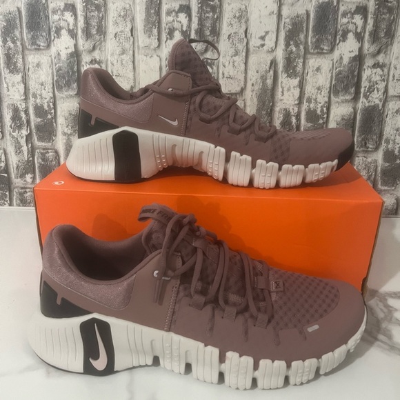 New Nike Free Metcon 5 Smokey Mauve Plat/Violet DV3950-201 W Size 15 (Men 13.5) - Picture 1 of 7
